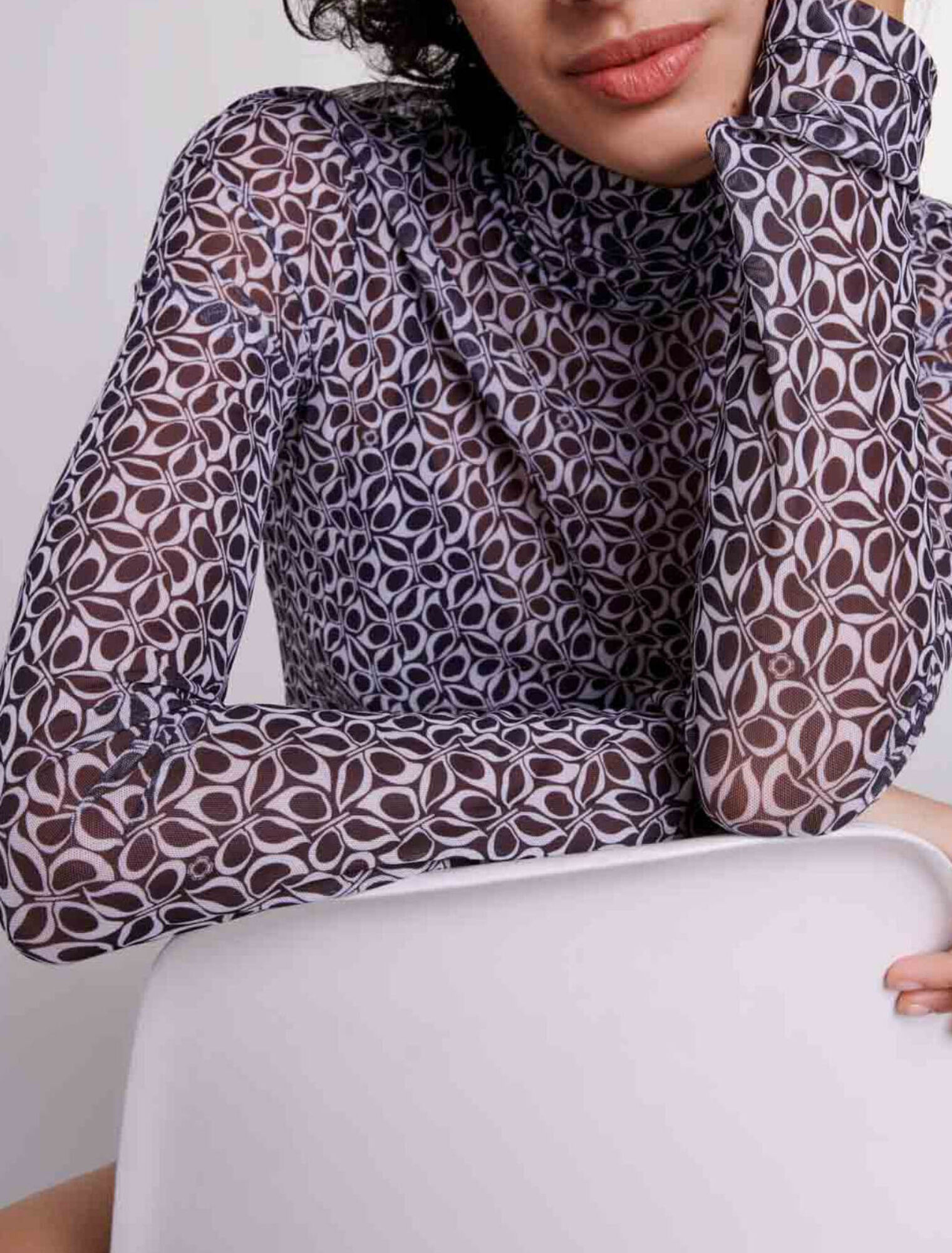 Halbdurchsichtiges Top