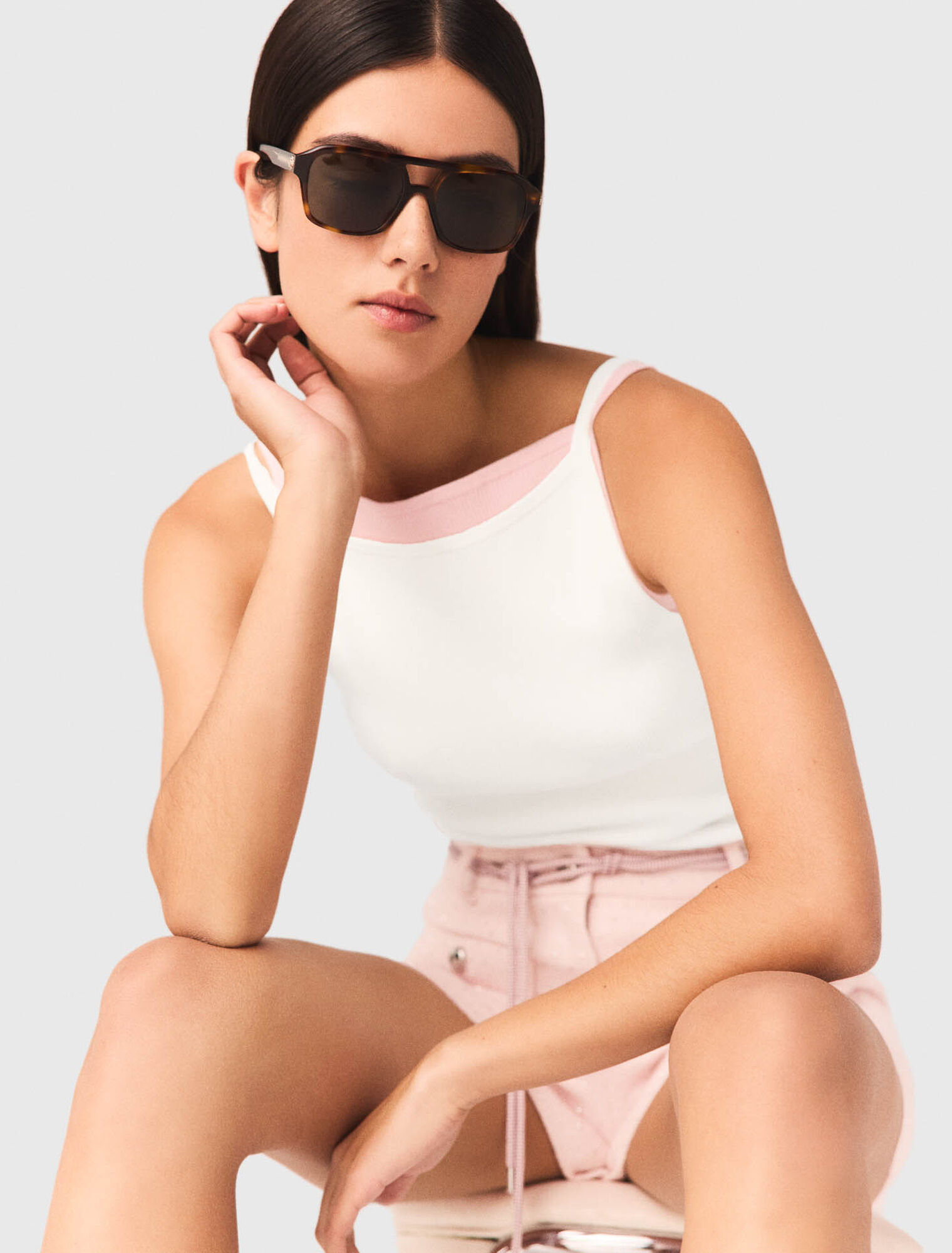 Top mit hohem, geradem Ausschnitt