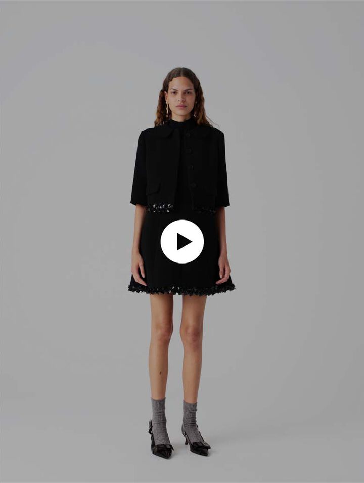 Kurze Cr&ecirc;pe-Jacke mit Perlen