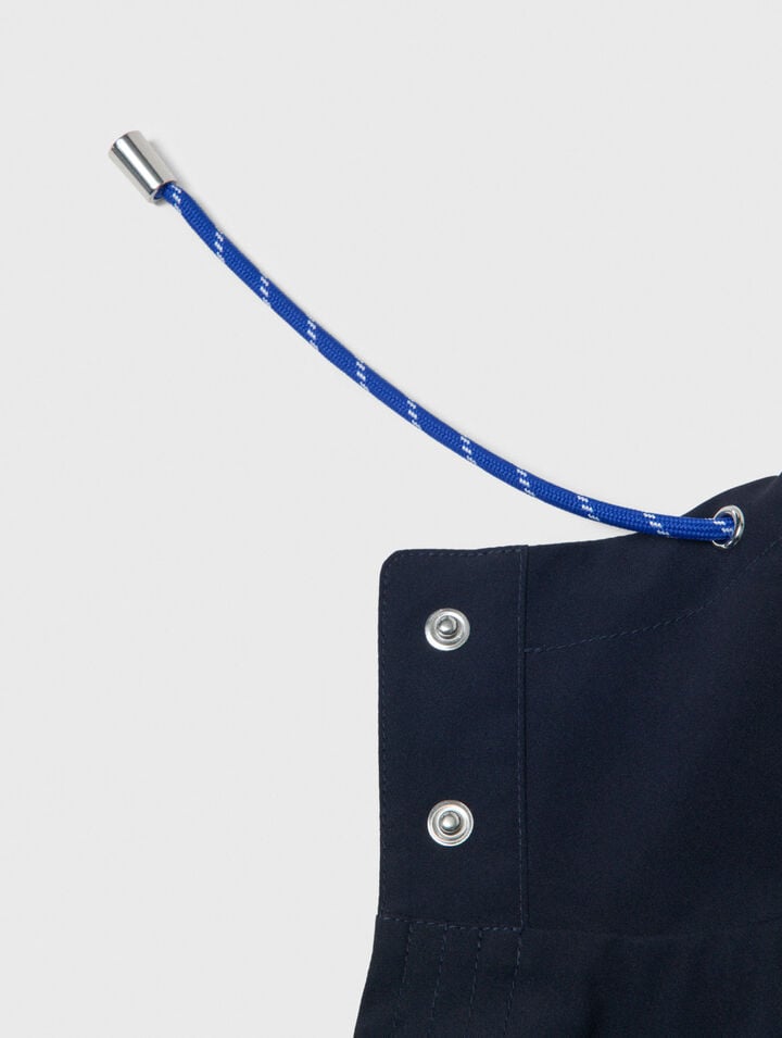 Wasserdichte Kapuze mit Kordeln