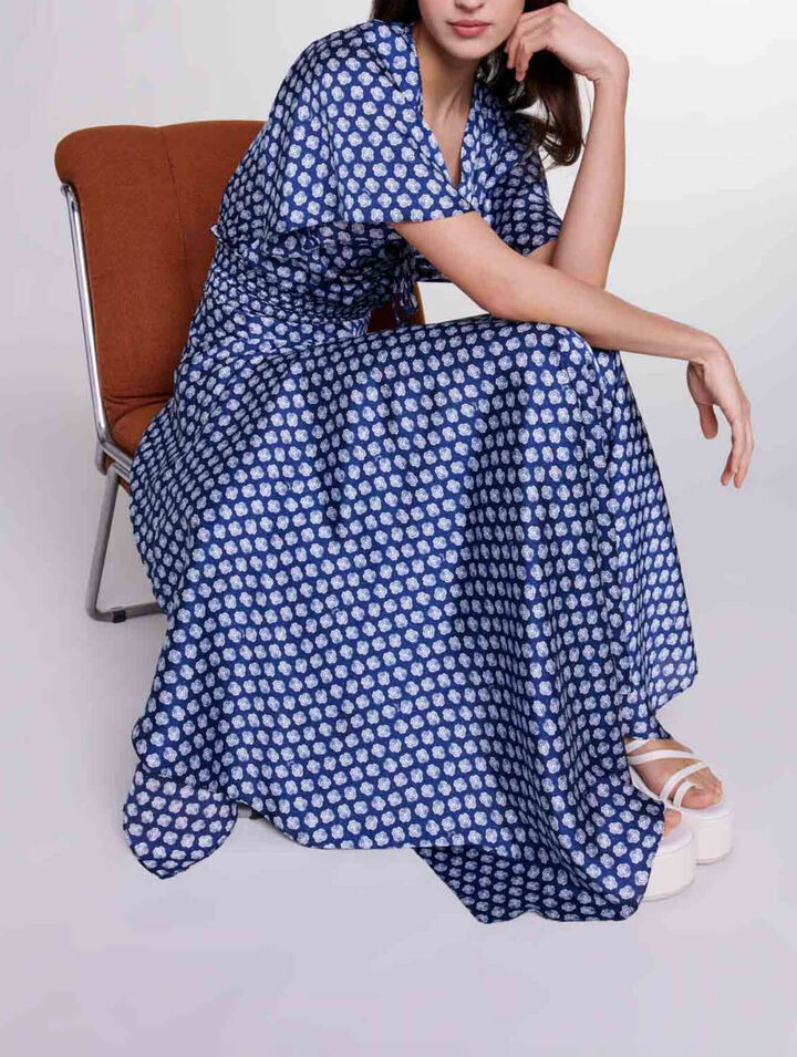 Langes bedrucktes Kleid