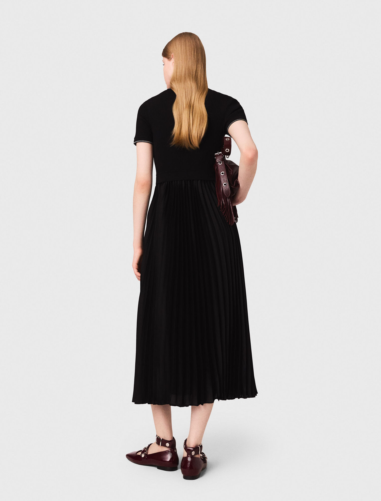 Plissiertes Kleid mit Polo-Kragen