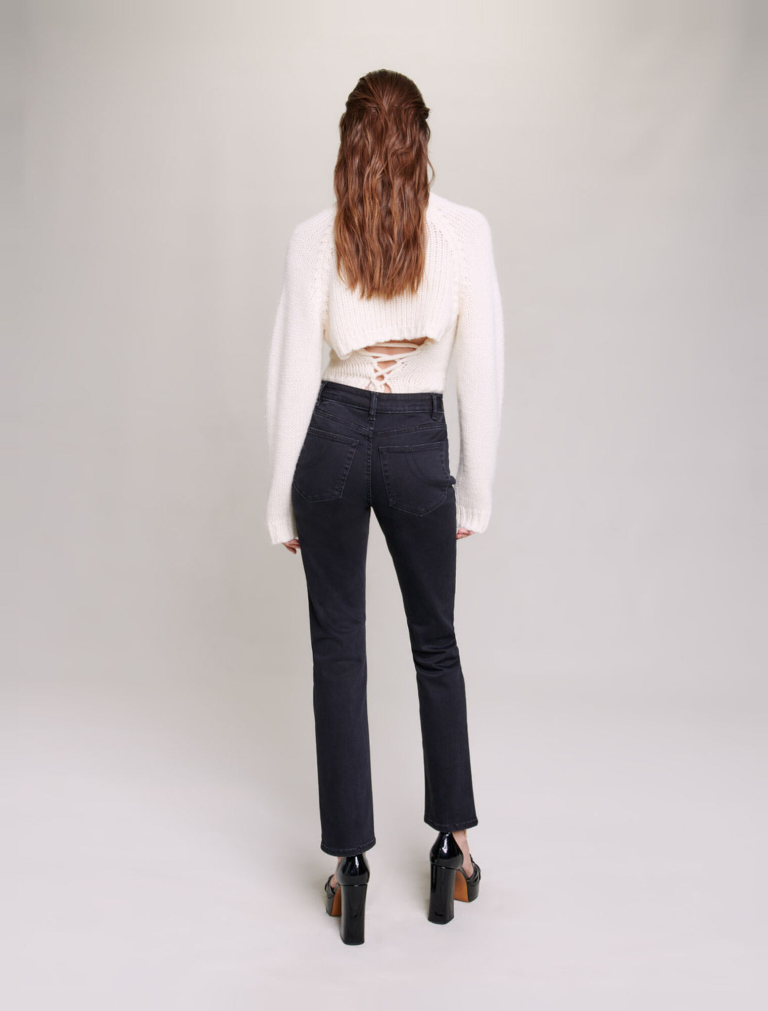 Jeans mit Gliederketten und Fransen