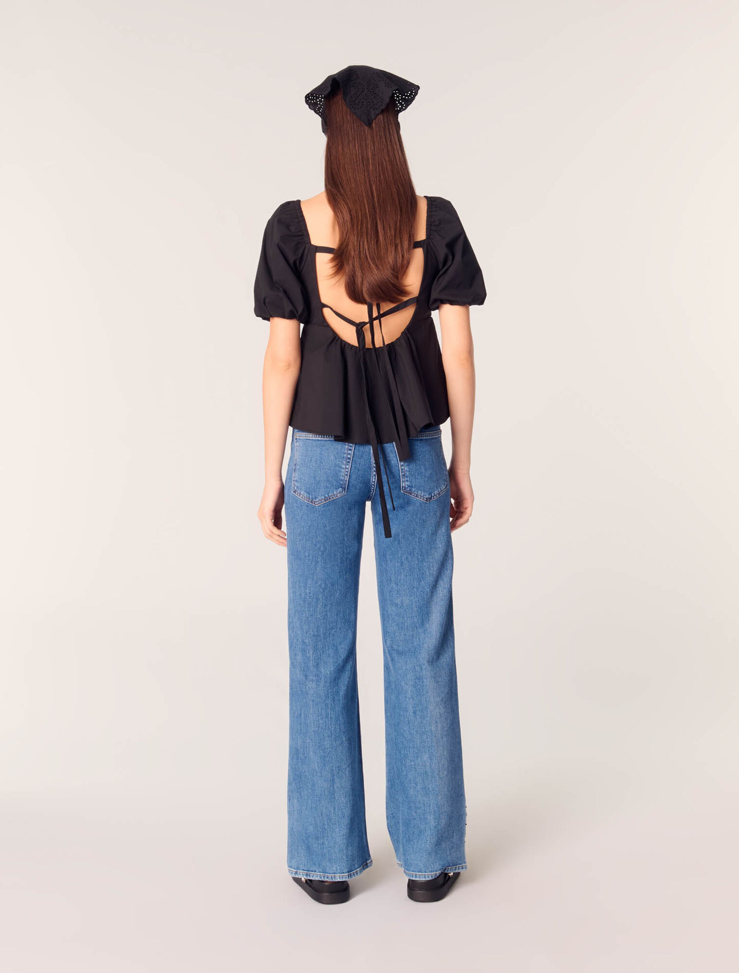 Jeans mit Strass-Stickerei