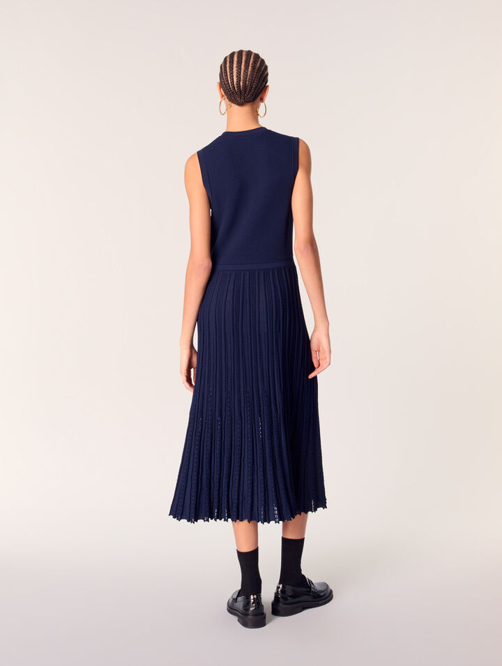 Langes, plissiertes Strickkleid