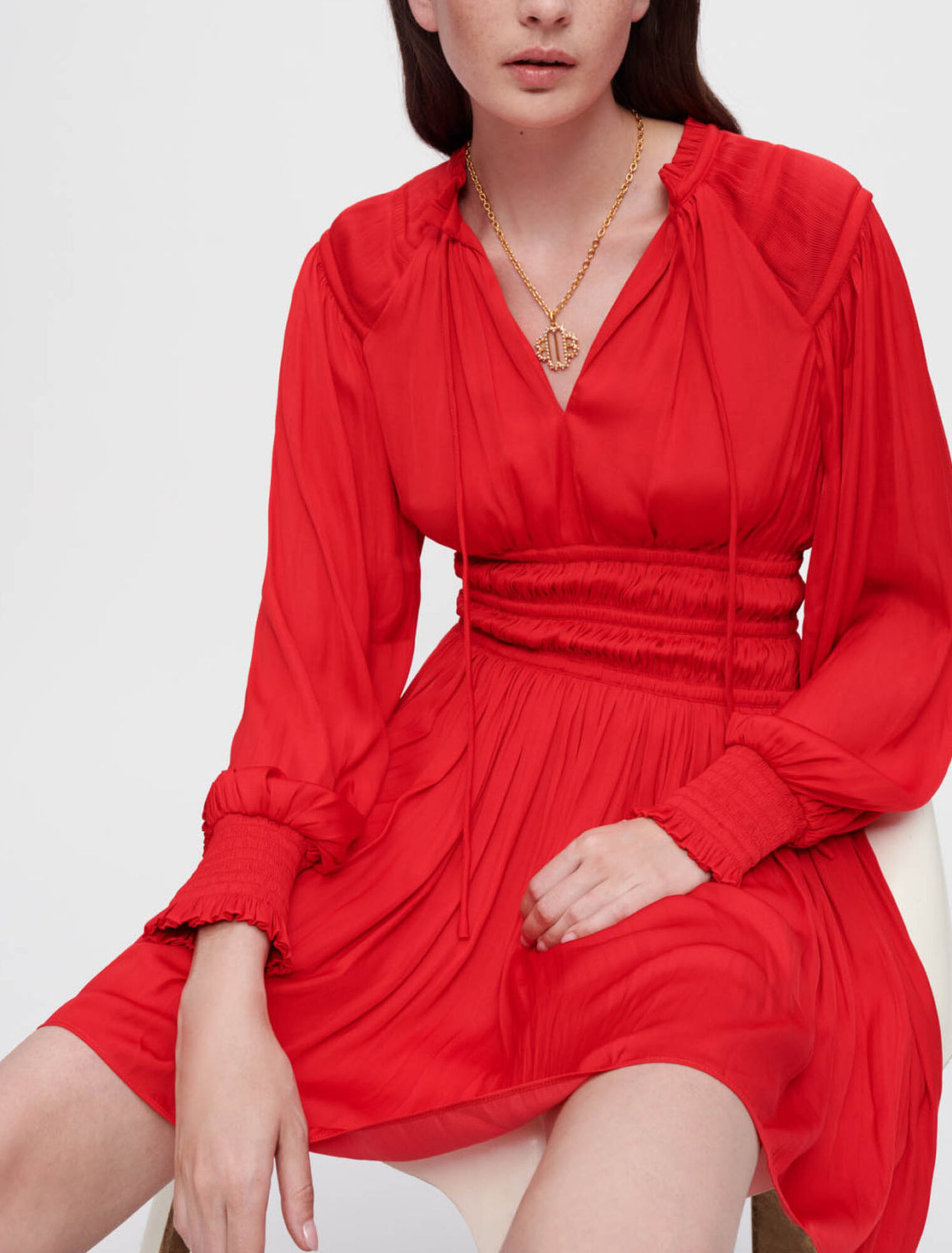 Satin-Kleid, an der Taille tailliert
