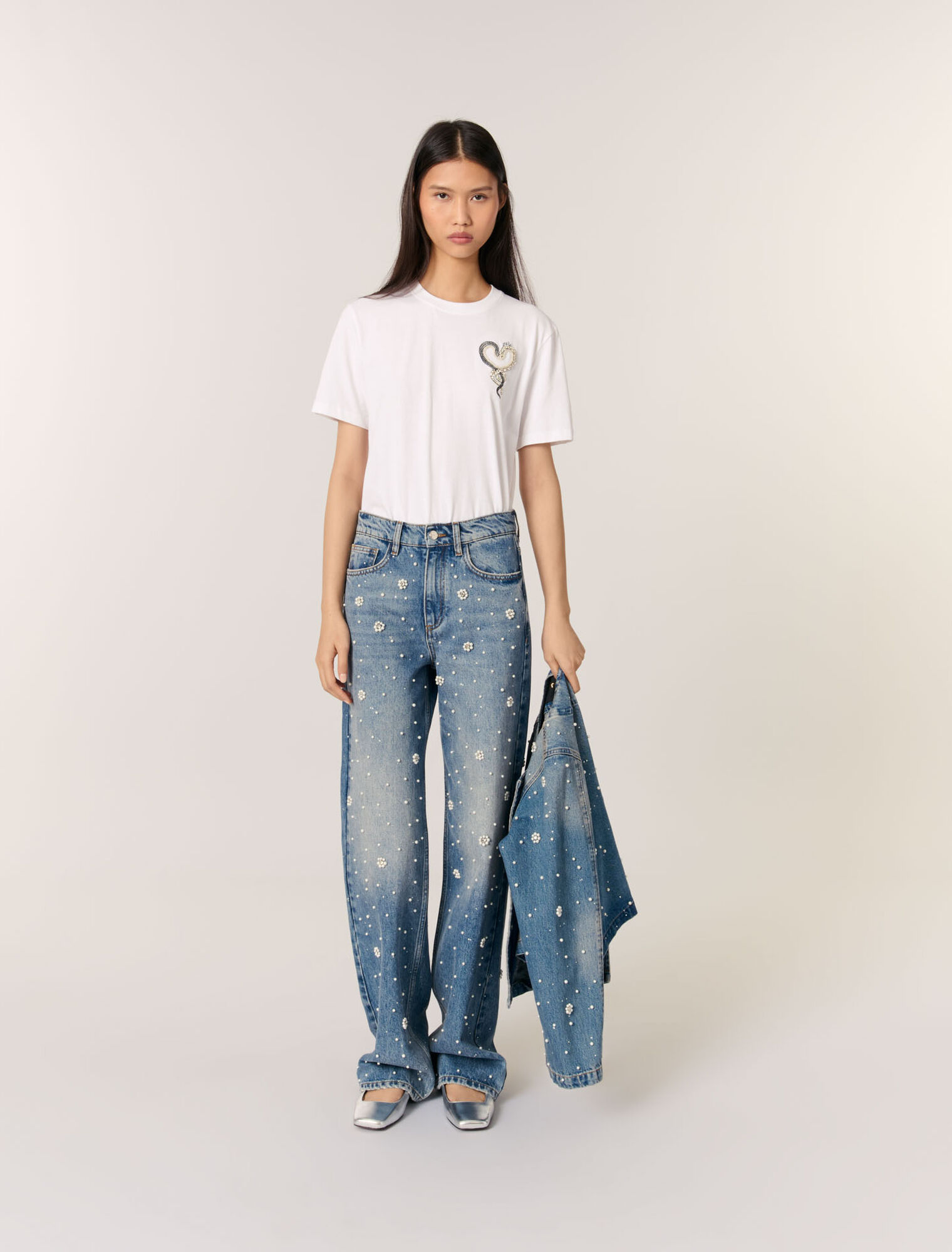 Weite Jeans mit Stickereien