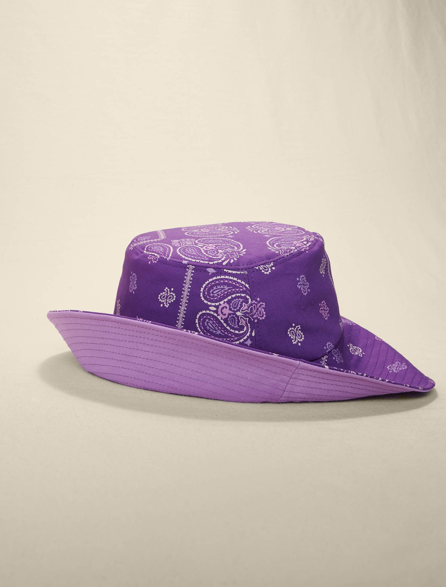 Bob mit Paisley-Print