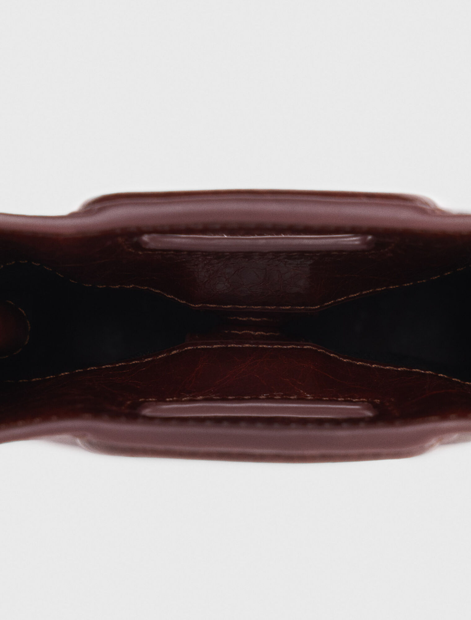 Minitasche M aus Craquelé-Leder