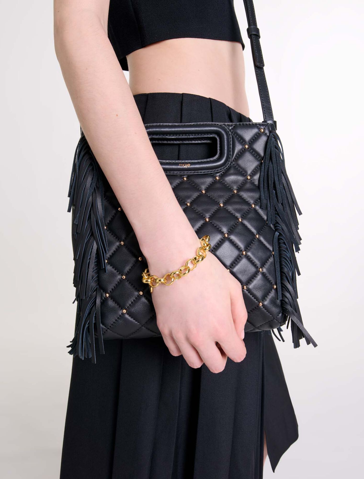 M-Tasche aus Leder mit Nieten