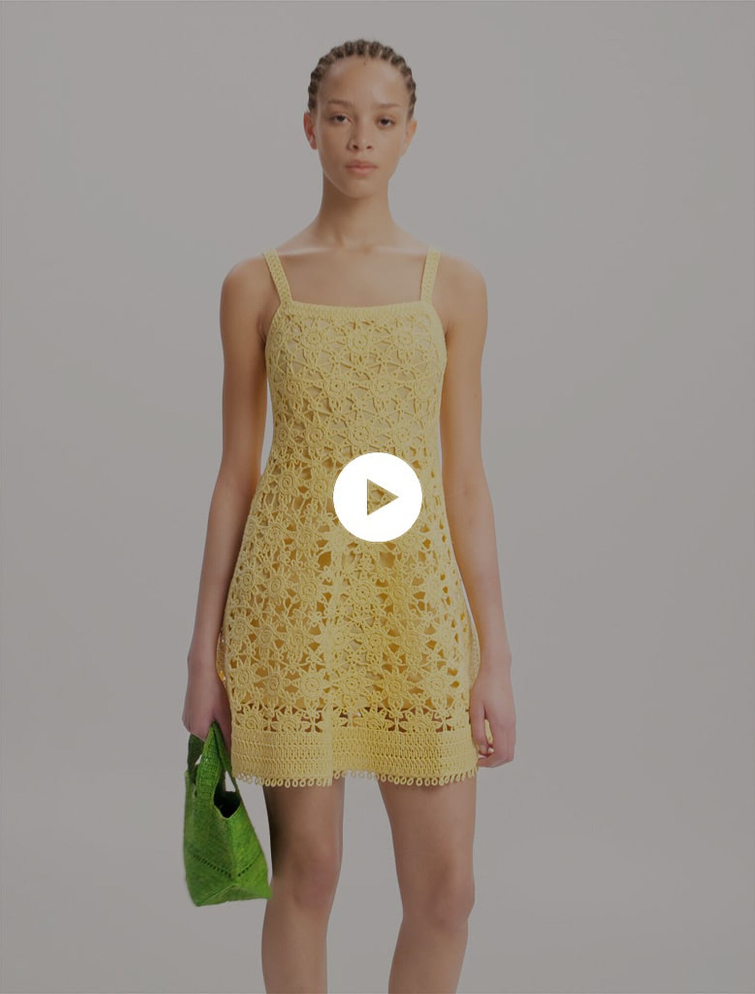 Kurzes gehäkeltes Trägerkleid