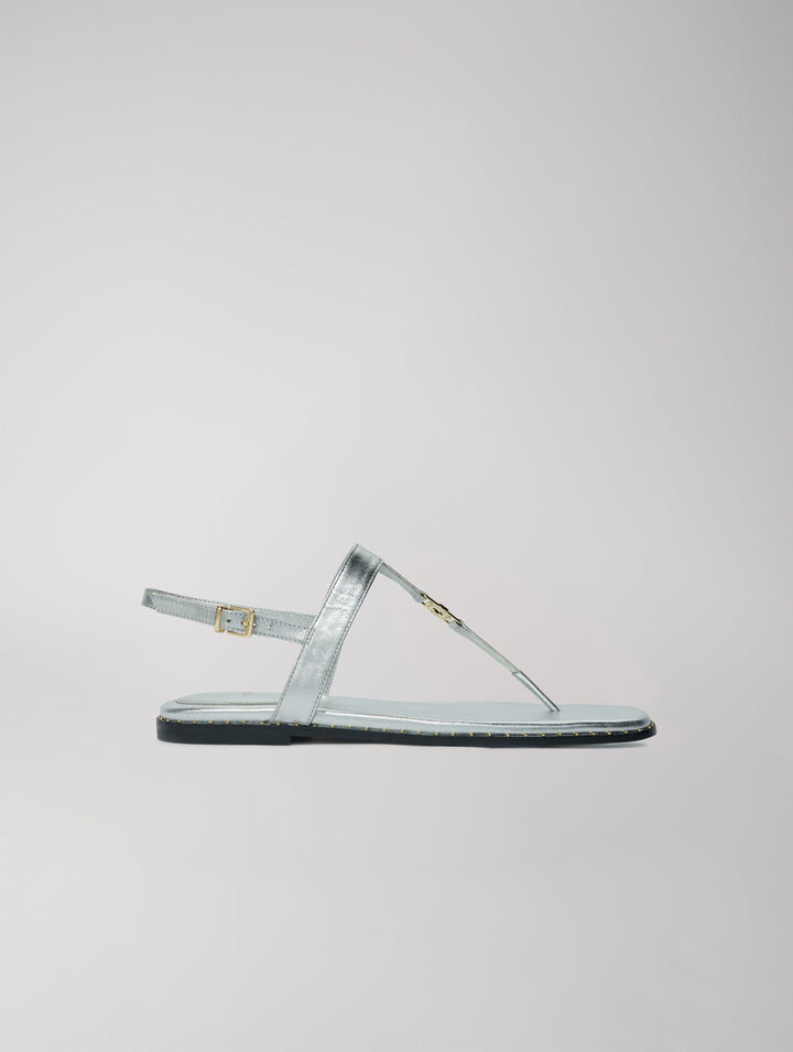 Silberne Ledersandalen mit Riemen