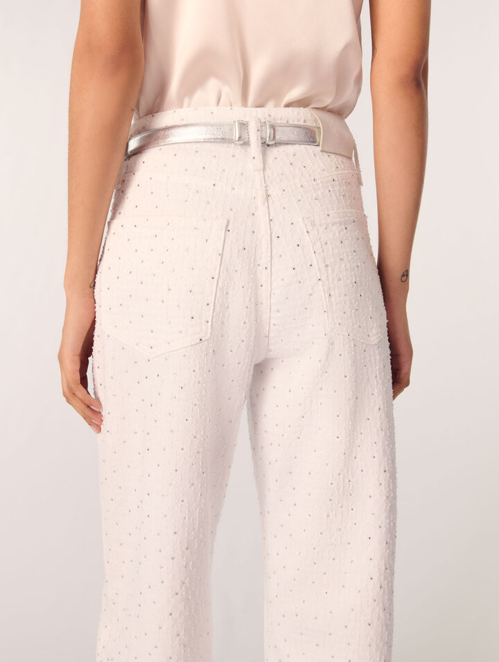 Weite Jeans mit Strass-Schmuck