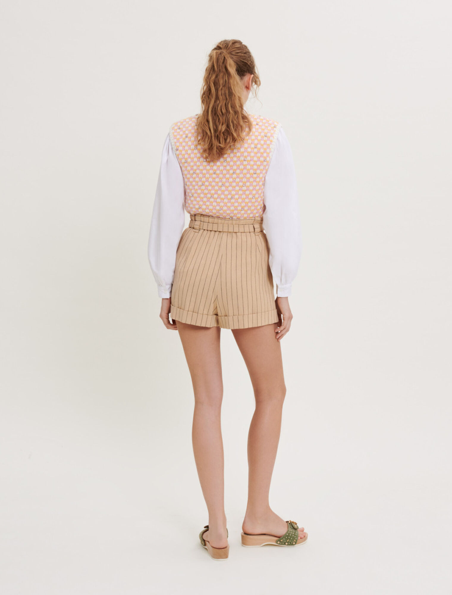 Gestreifte Shorts mit Gürtel