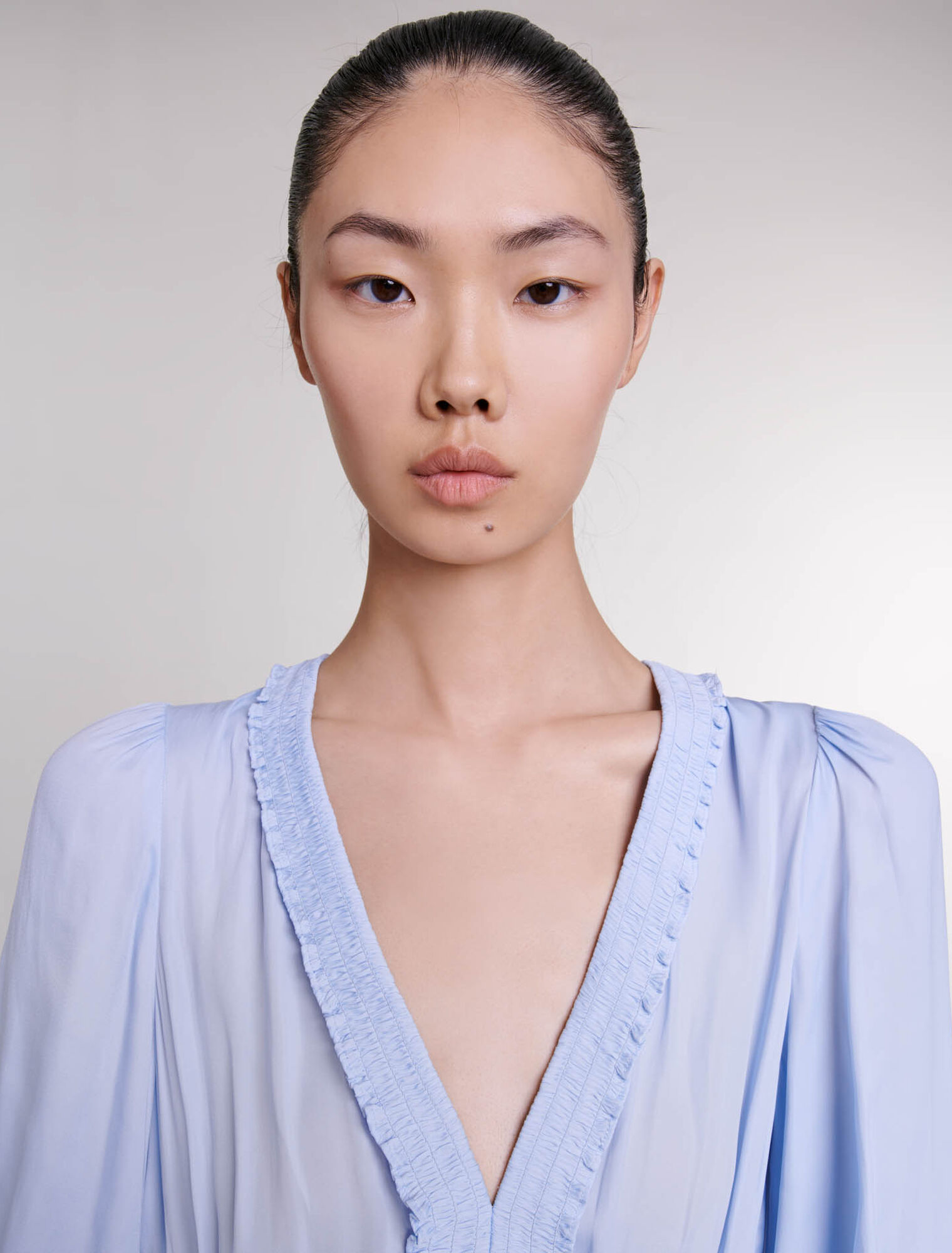 Blaues Kleid mit Volants