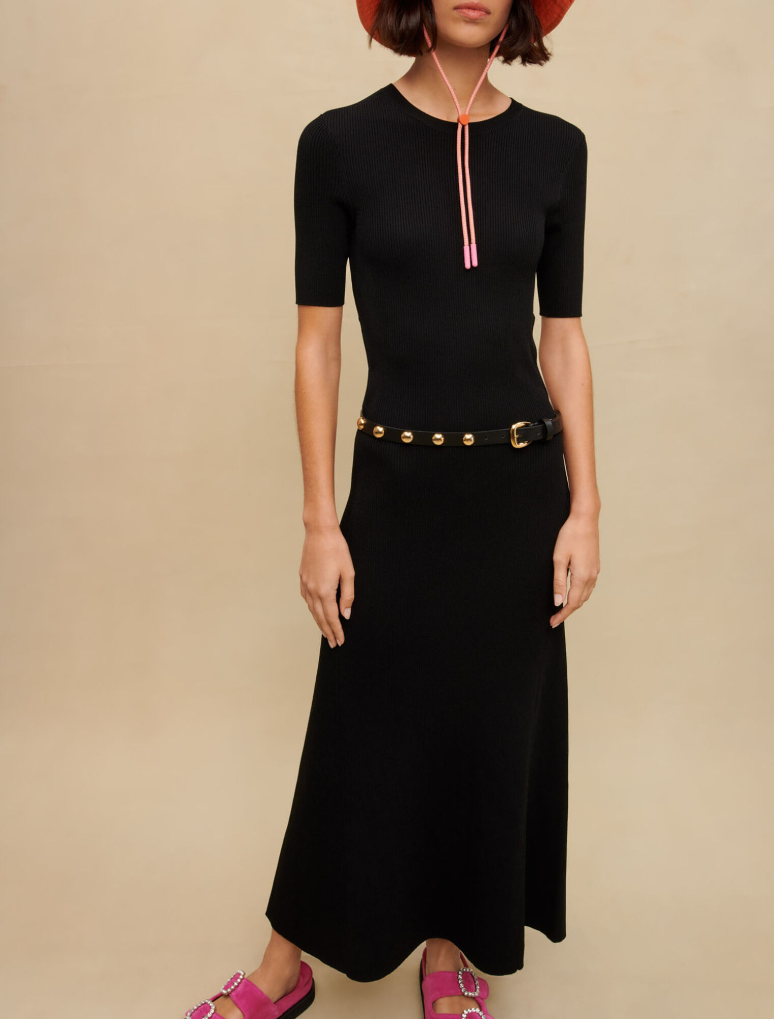 Langes, schwarzes Kleid mit Cut-out