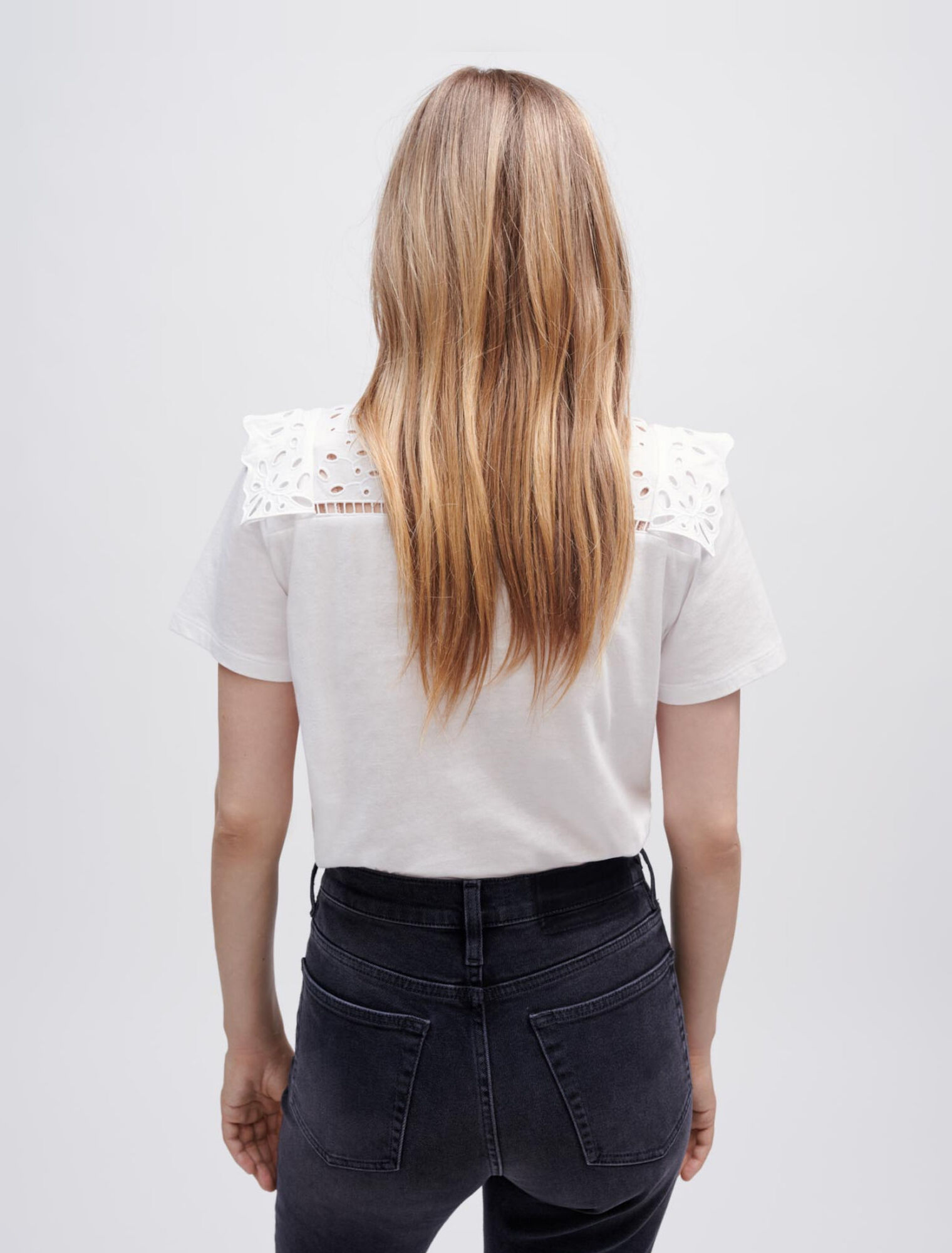 T-Shirt mit Stickereien und Volants