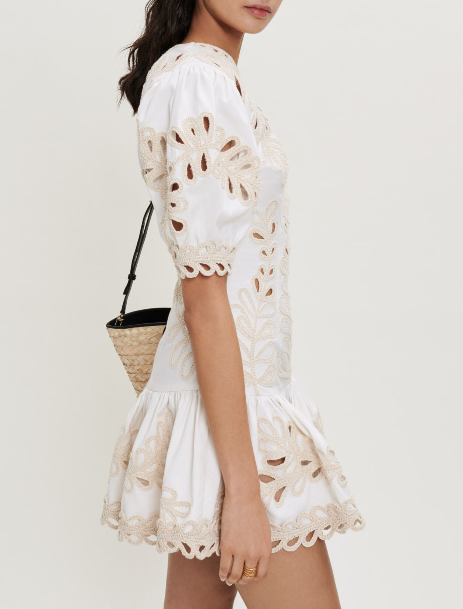 Kurzes besticktes Kleid