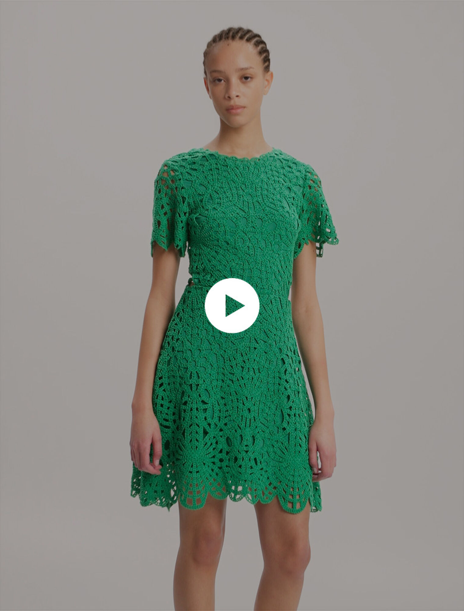 Kurzes gehäkeltes Kleid