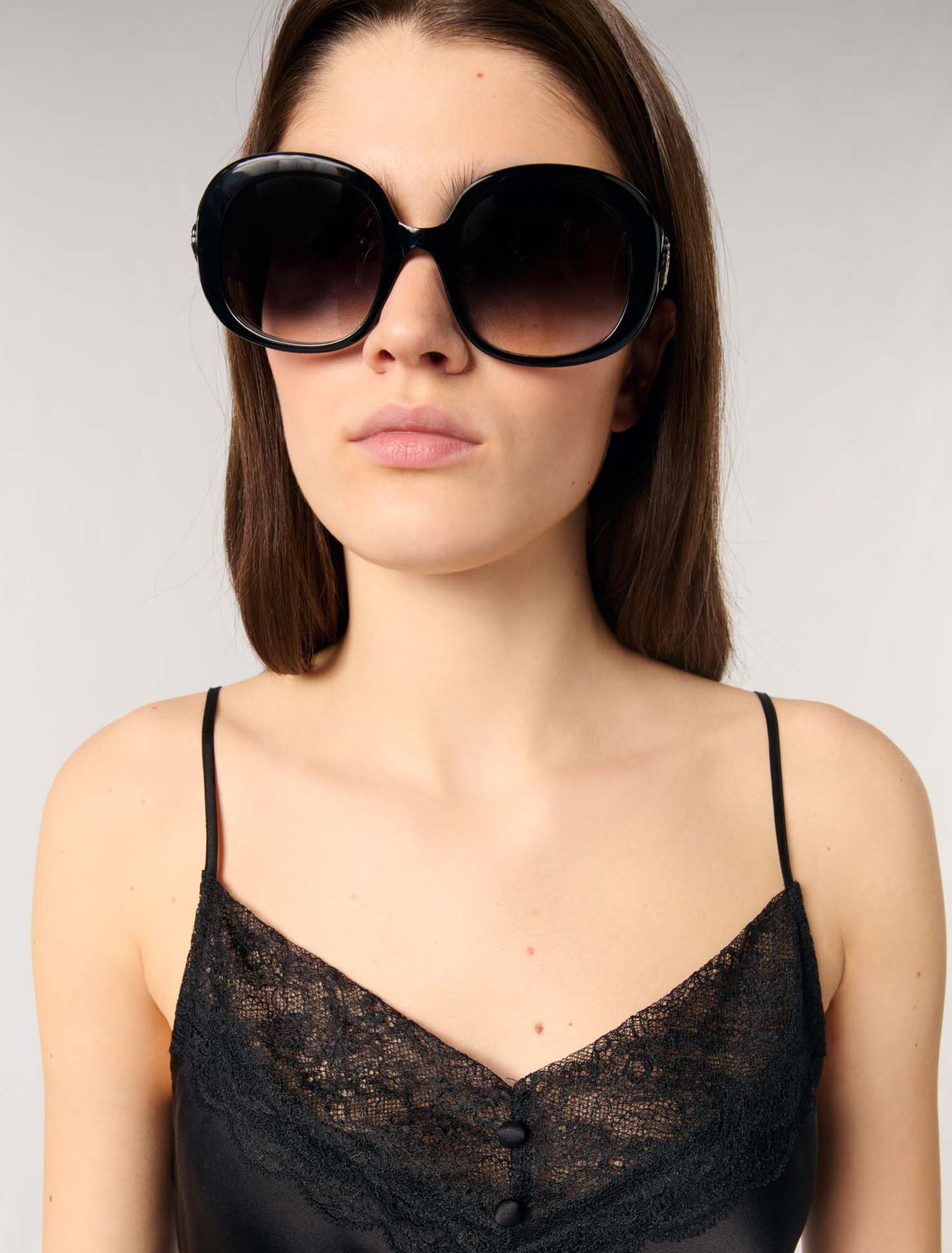Top aus Seidensatin und Spitze