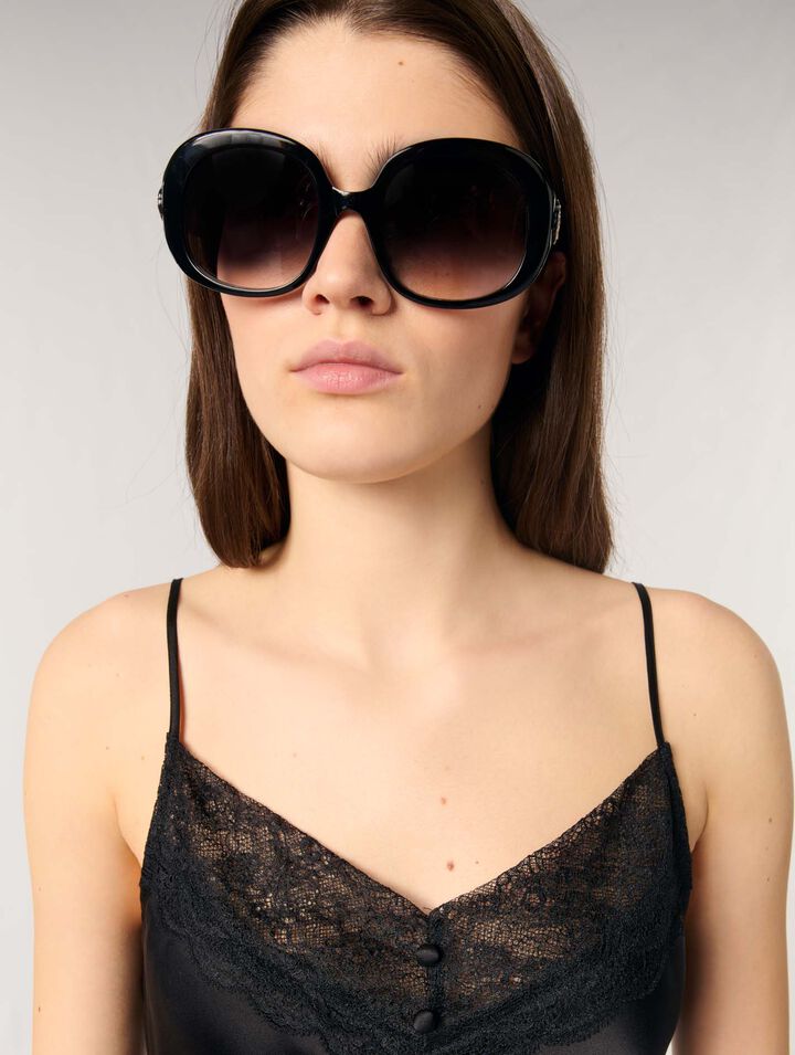 Top aus Seidensatin und Spitze