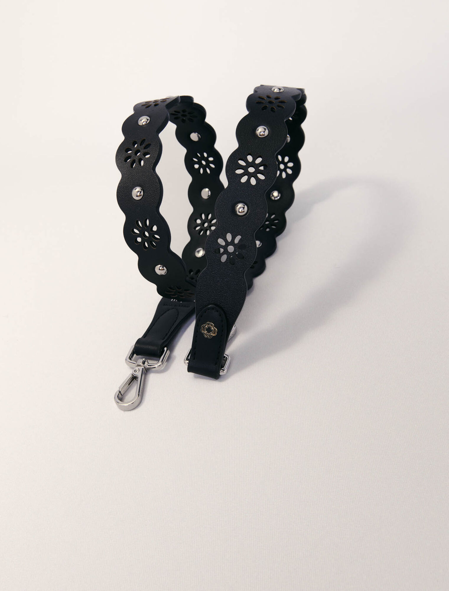 Perforierter Strap mit Blumenmotiv