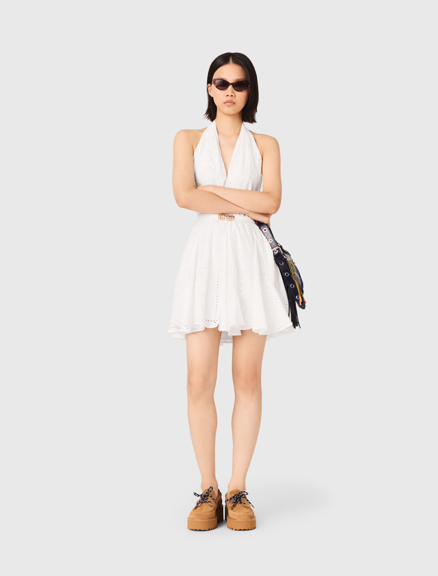 Kurzes besticktes Kleid r&uuml;ckenfrei