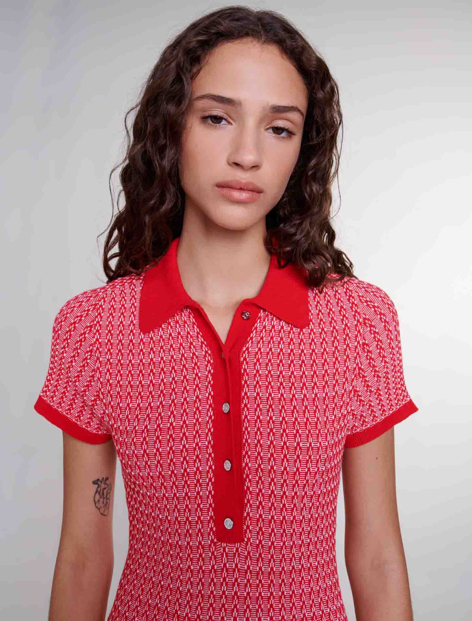 Langes Kleid mit Fischgrätmuster