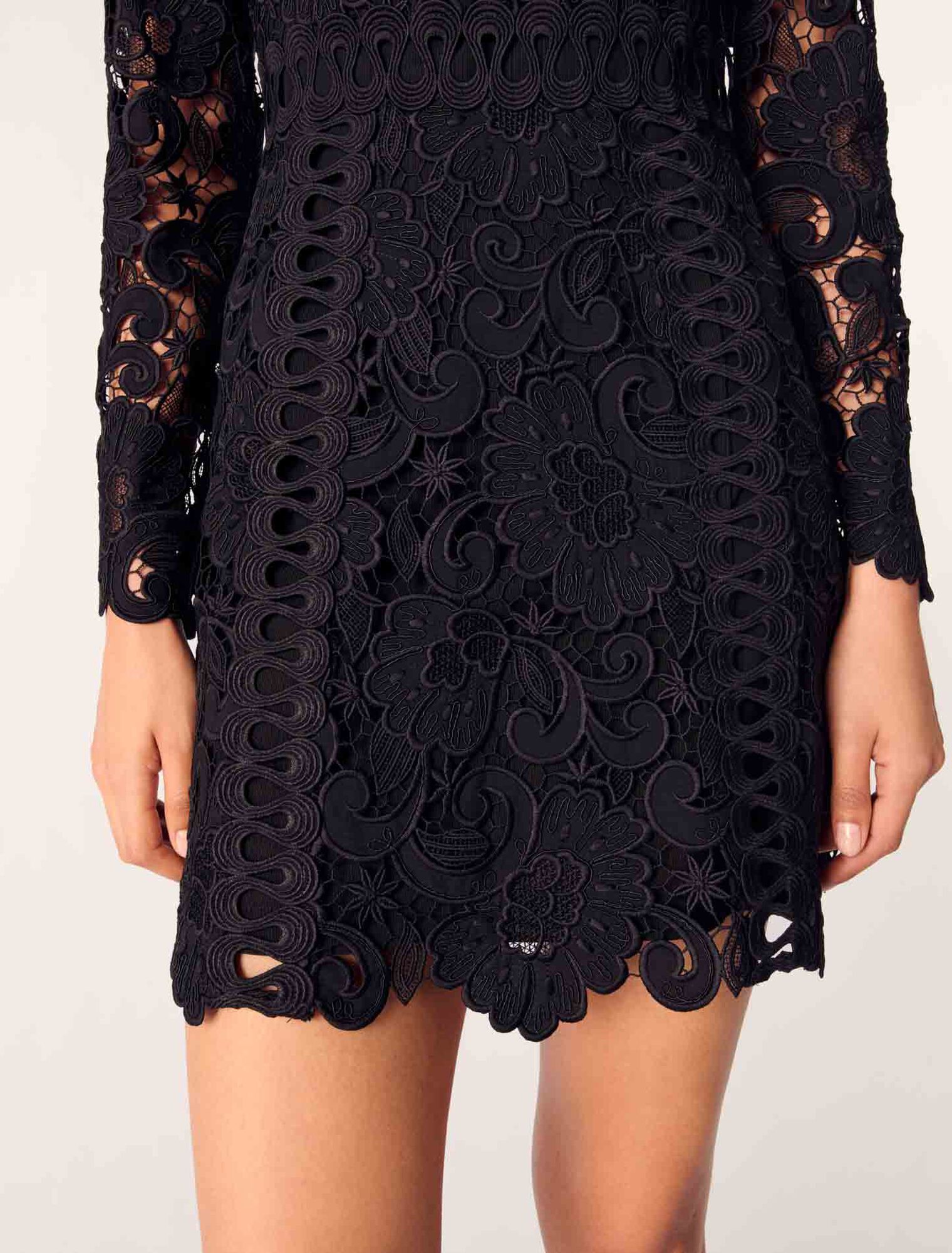 Kurzes Gipüre-Kleid