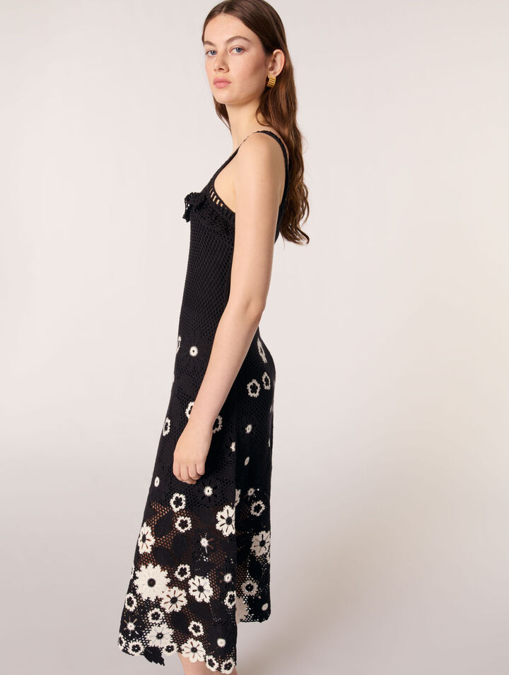 Langes Häkelkleid mit Blumenmuster