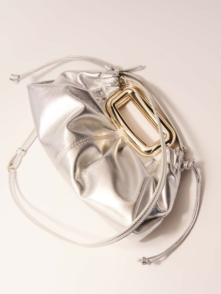 Clutch aus Leder mit Metallgriff