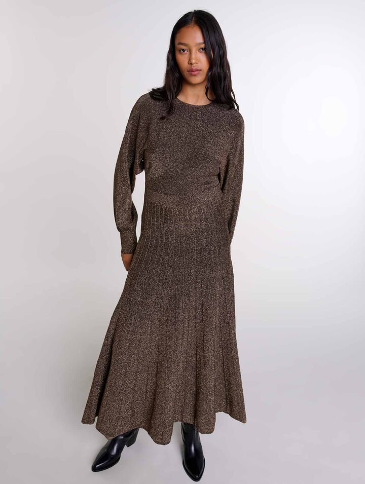 Langes Kleid aus glänzendem Strick