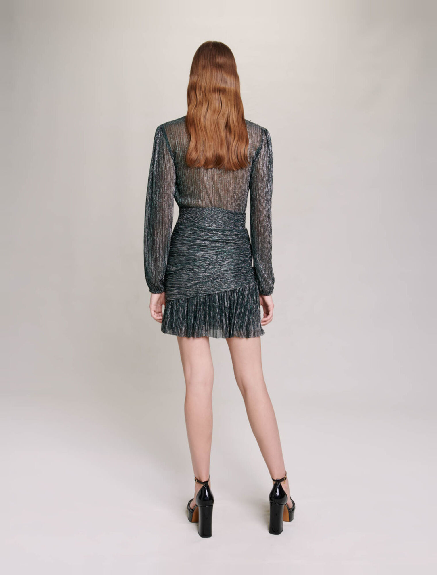 Kurzes Kleid mit Metallic-Garn