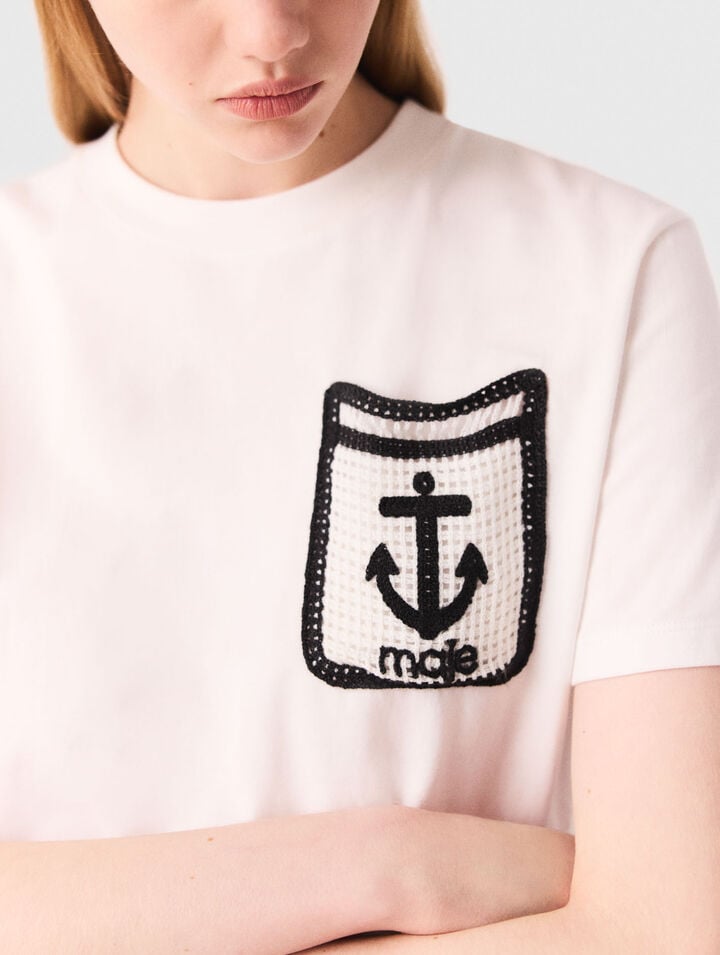 T-Shirt mit bestickter Tasche