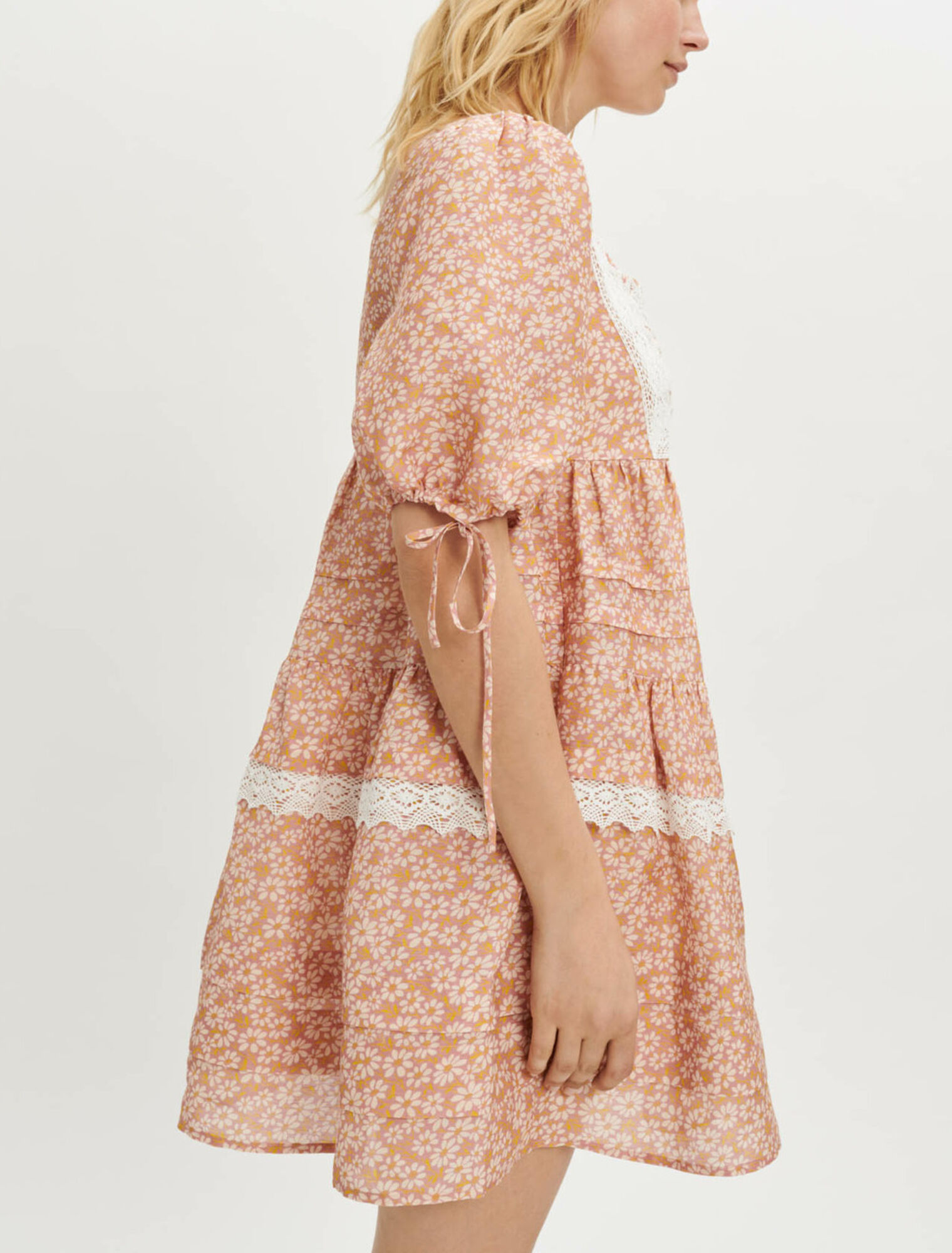 Bedrucktes Kleid mit Spitzengalons