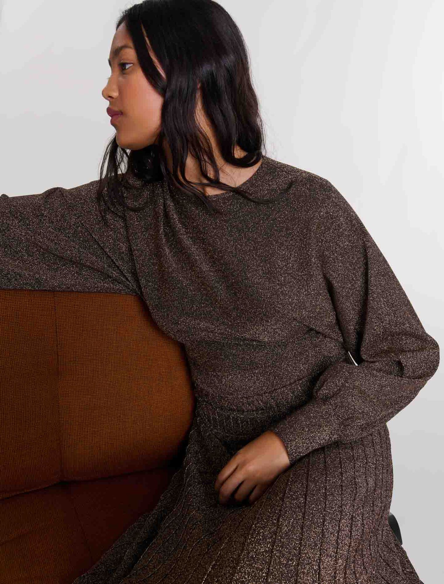 Langes Kleid aus glänzendem Strick