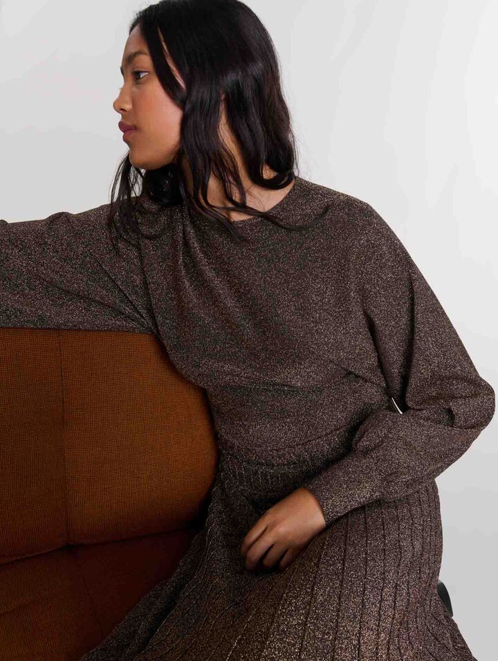 Langes Kleid aus glänzendem Strick