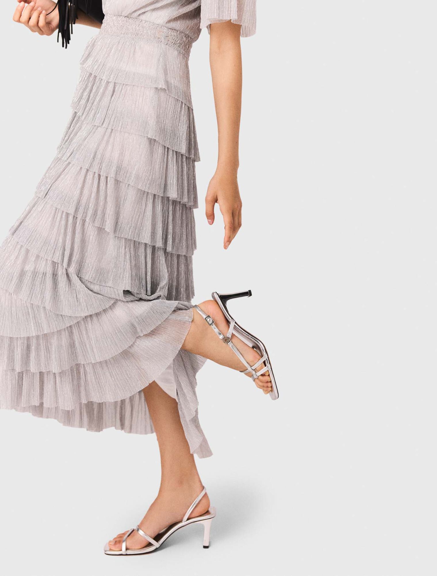 Metallisiertes Kleid mit Rüschen
