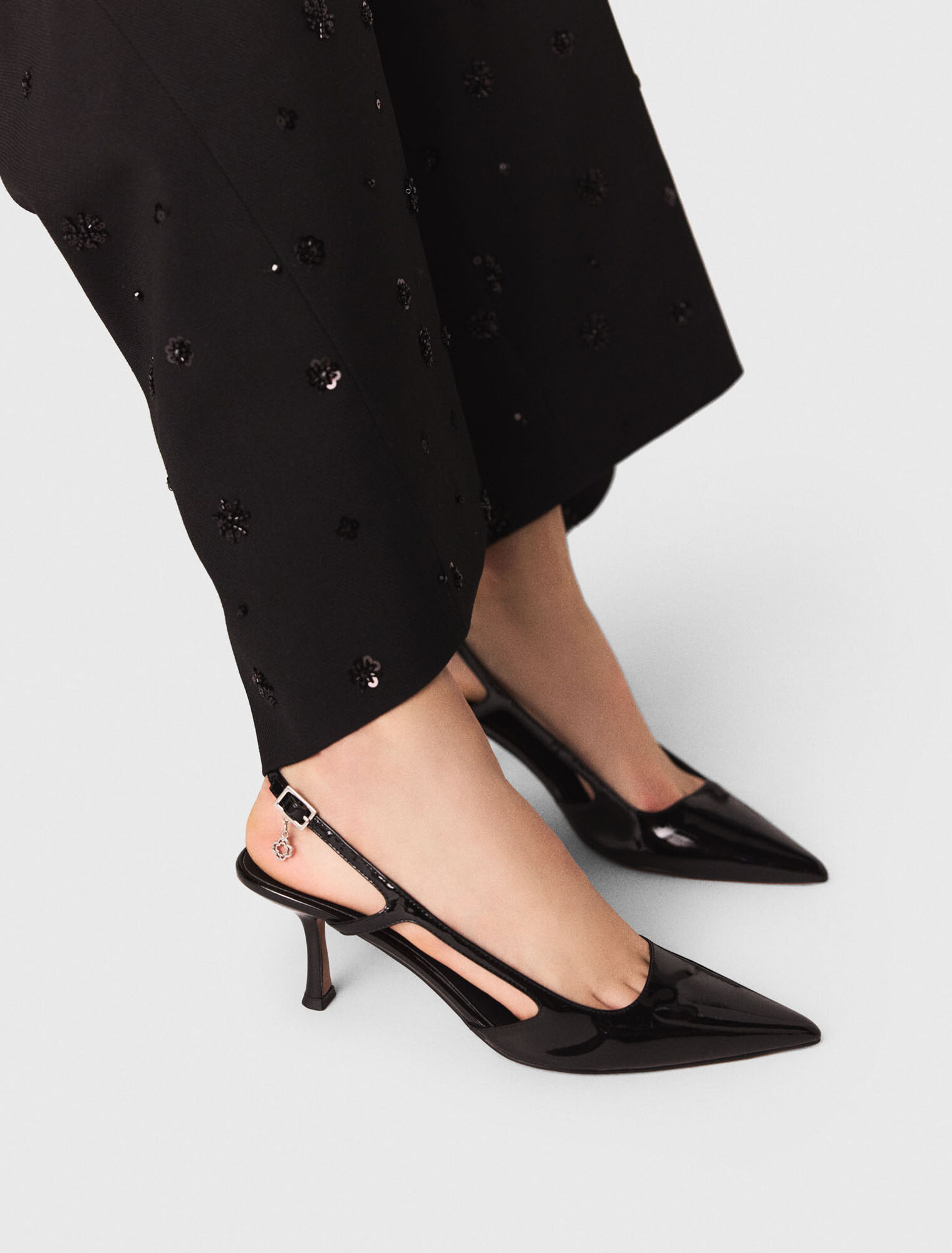 Slingback-Pumps aus Lackleder