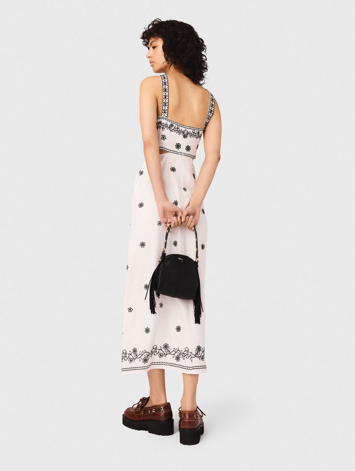 Langes besticktes Kleid mit Cut-out