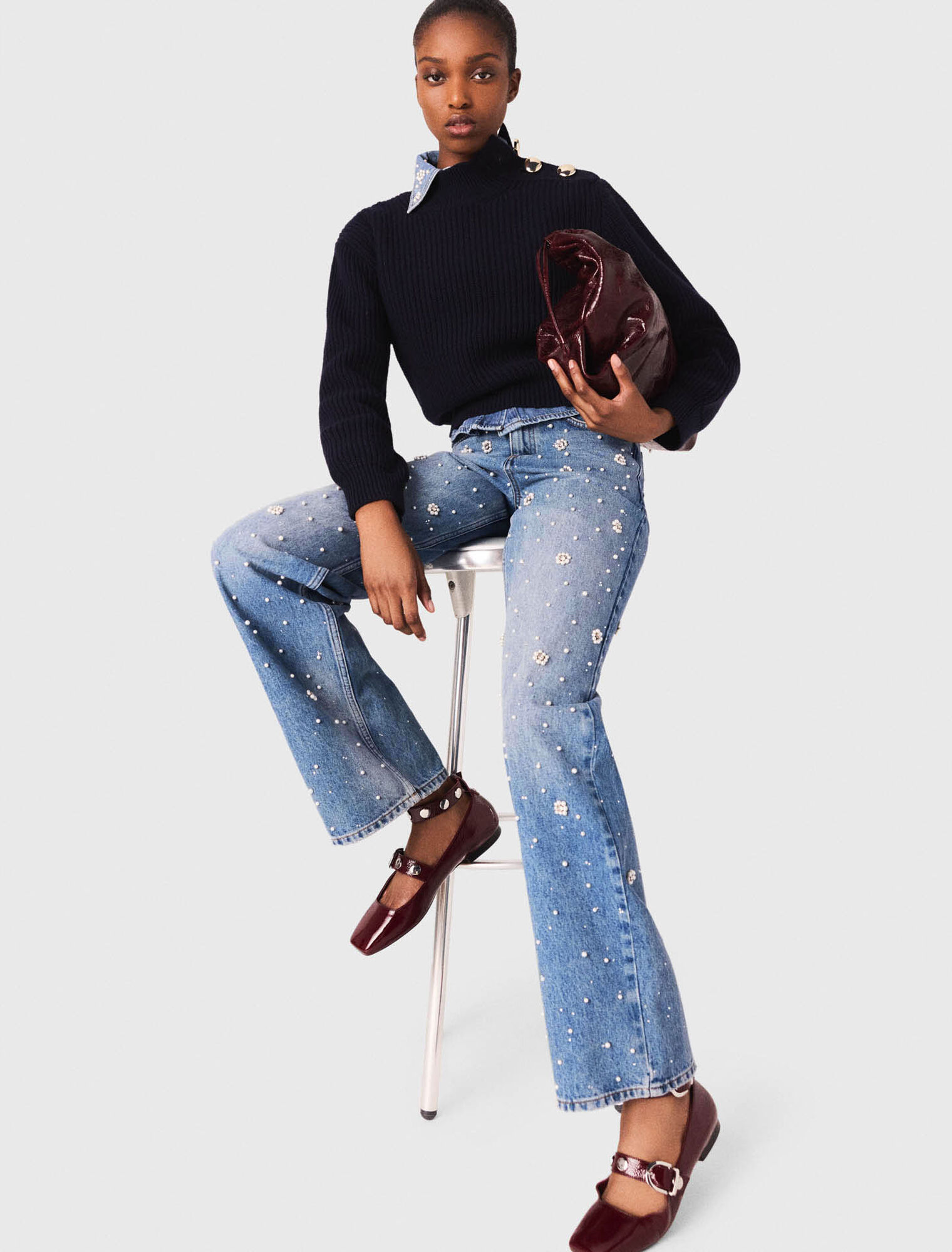 Weite Jeans mit Stickereien