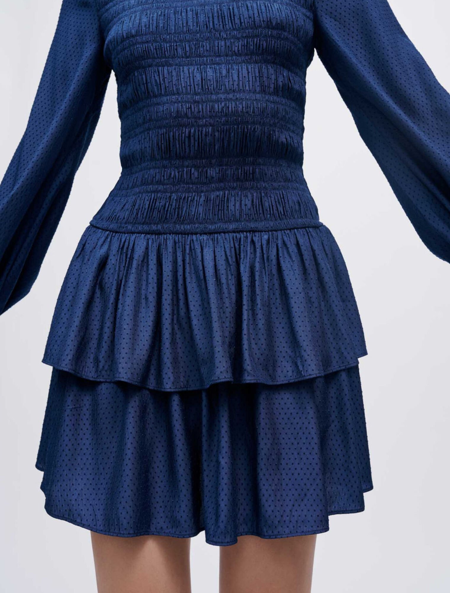 Gesmoktes Kleid aus fließendem