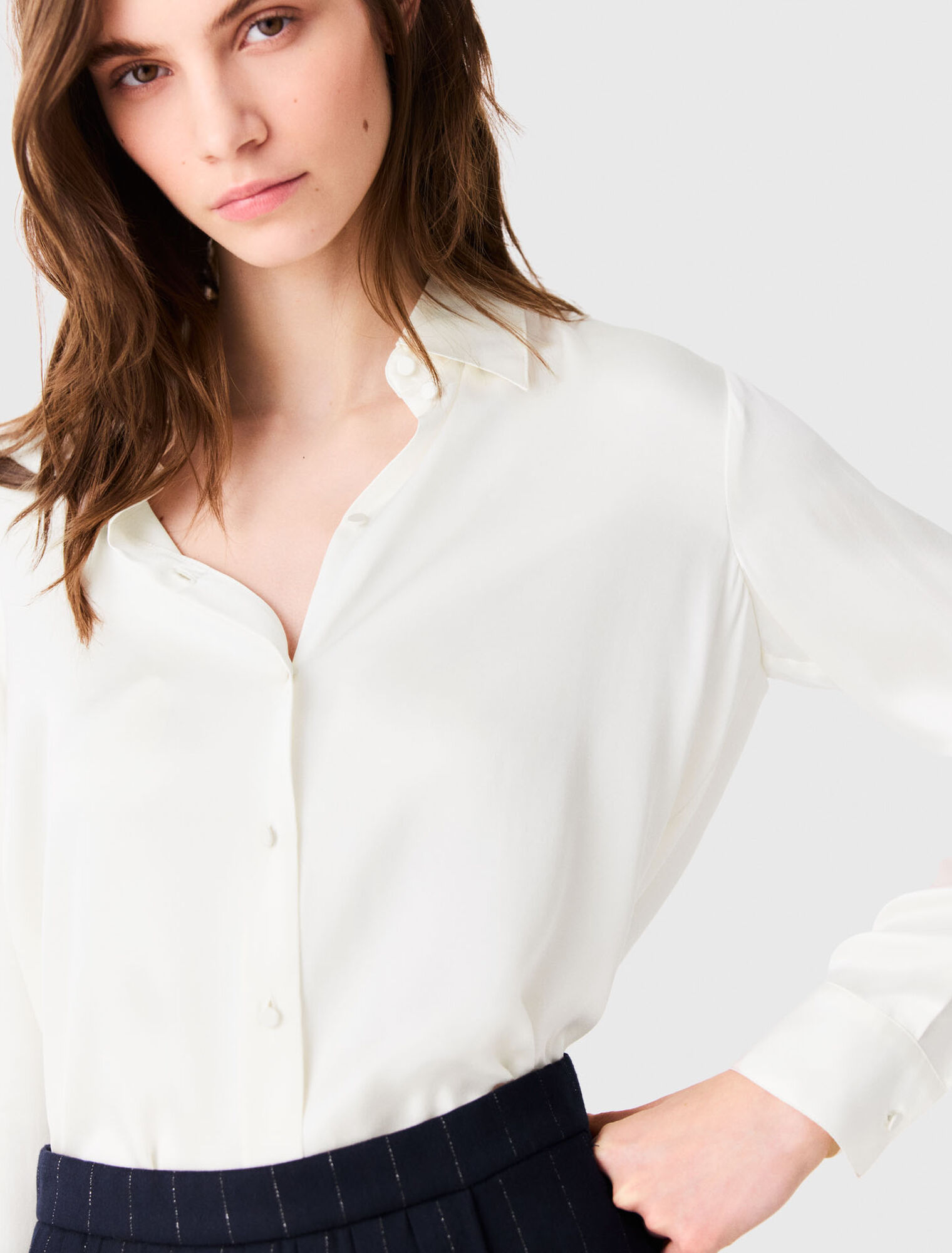 Wei&szlig;e Hemdbluse aus Seide