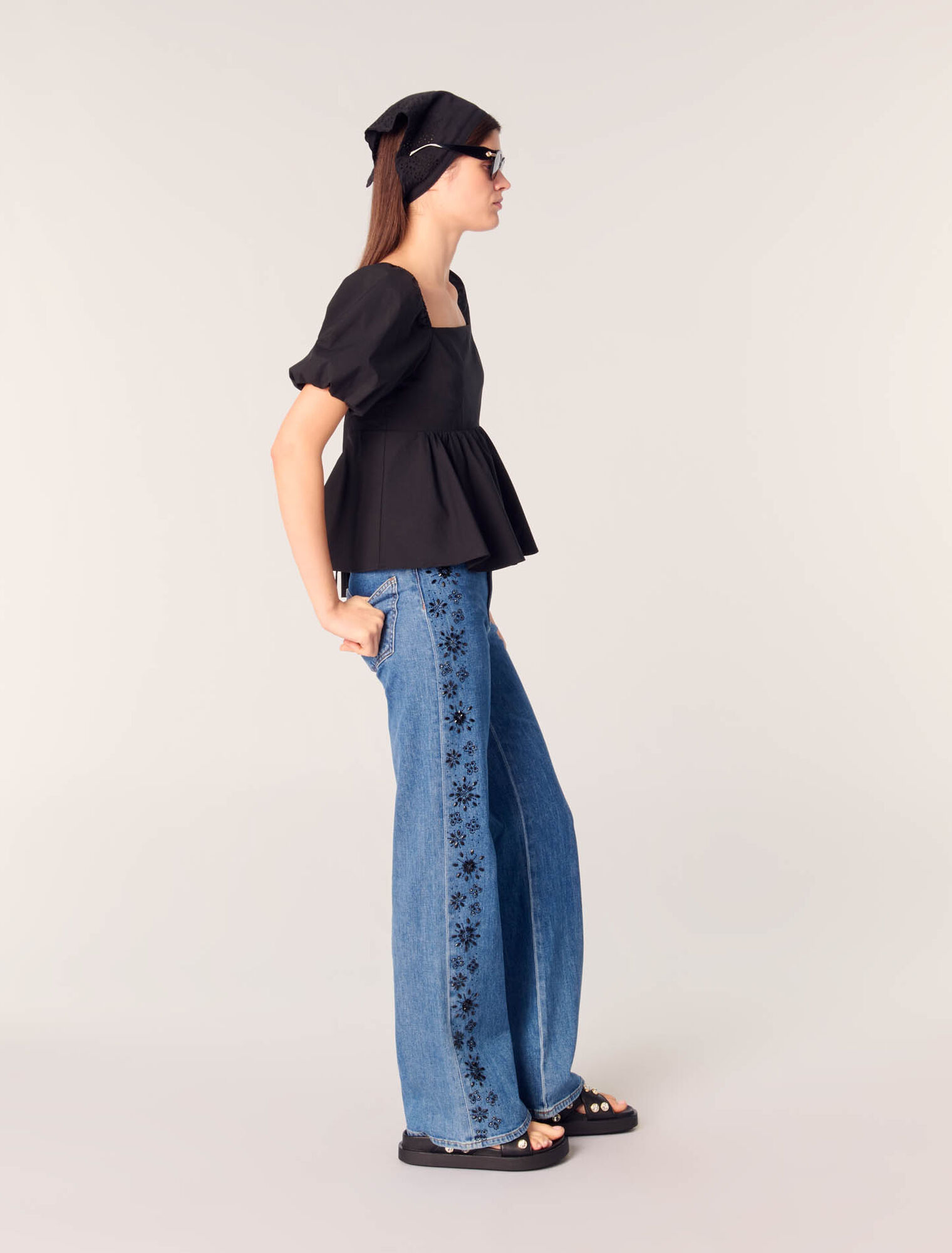 Jeans mit Strass-Stickerei