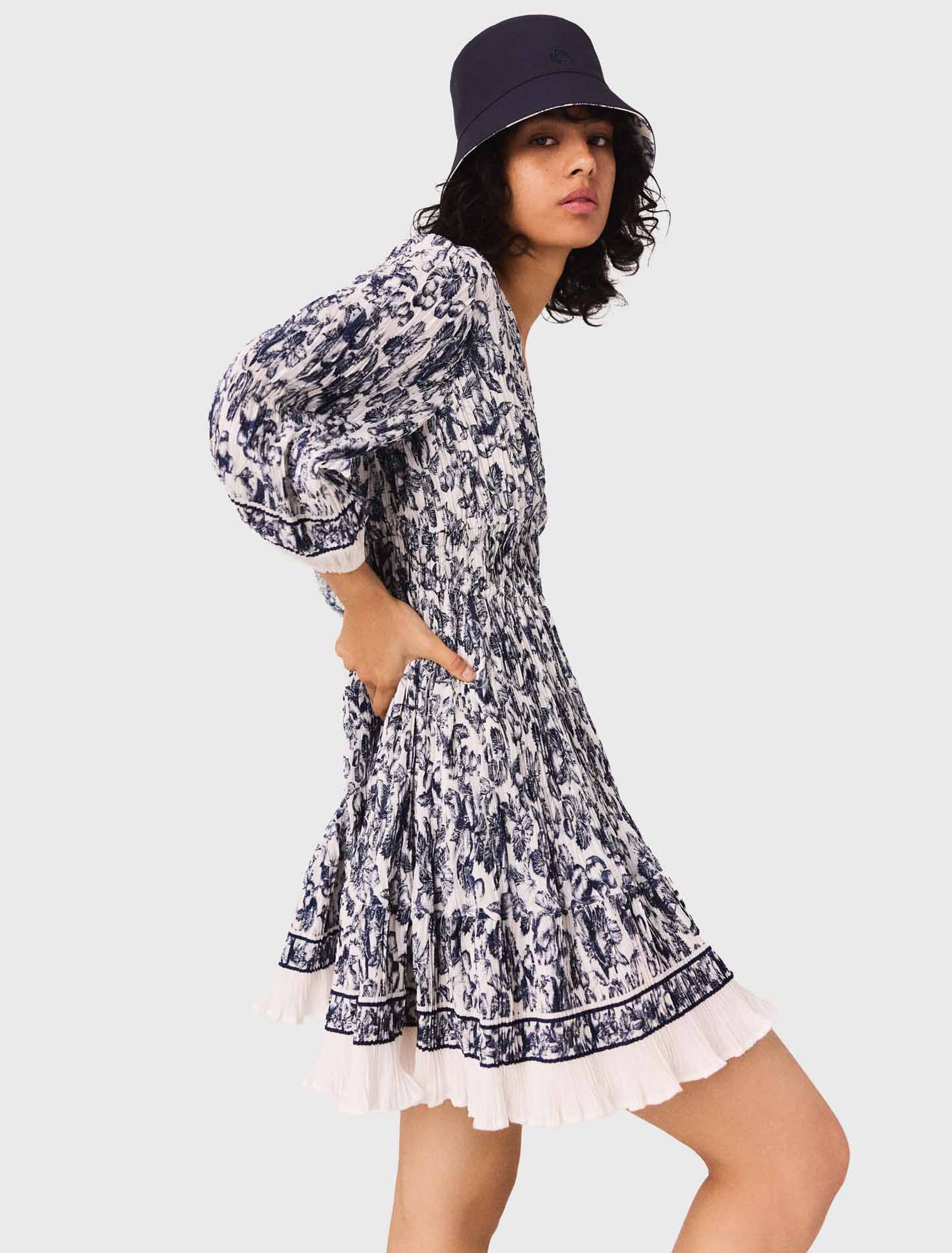 Plissiertes bedrucktes Kleid