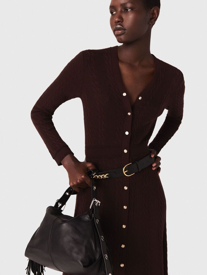 Langes Strickkleid mit Knöpfen