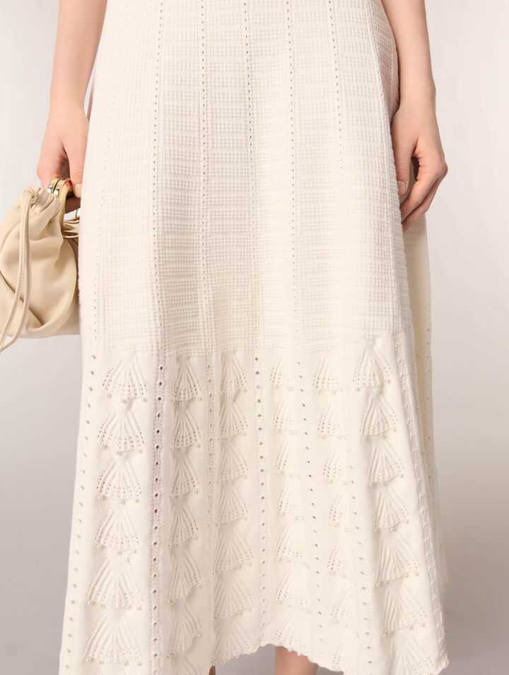 Kleid aus Pointelle mit Perlen