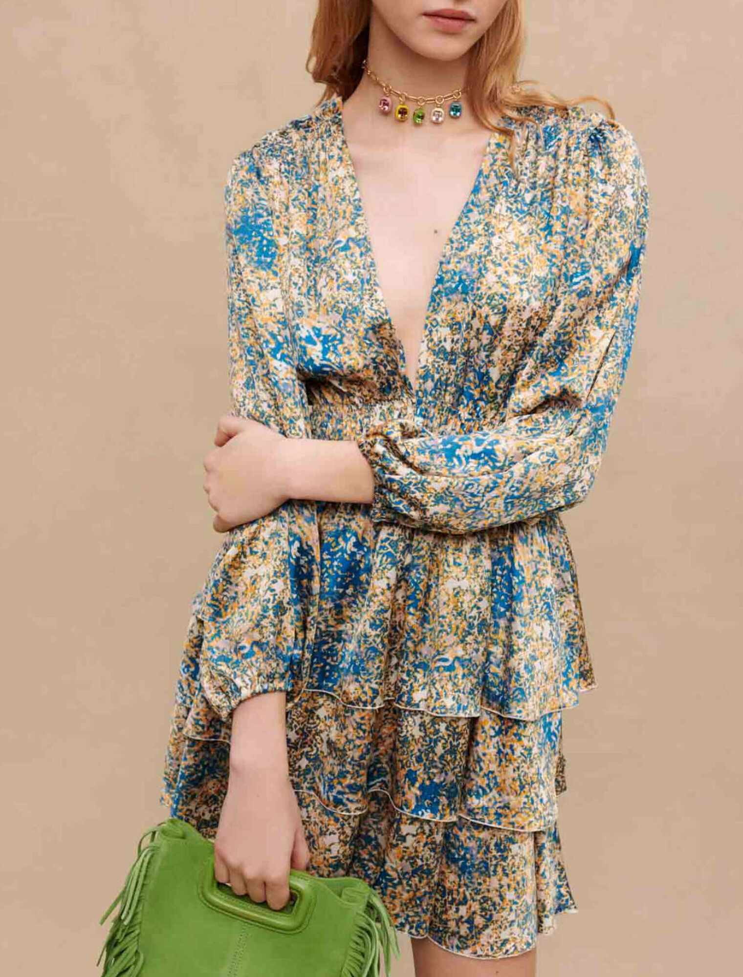 Kurzes Kleid mit abstraktem Druck