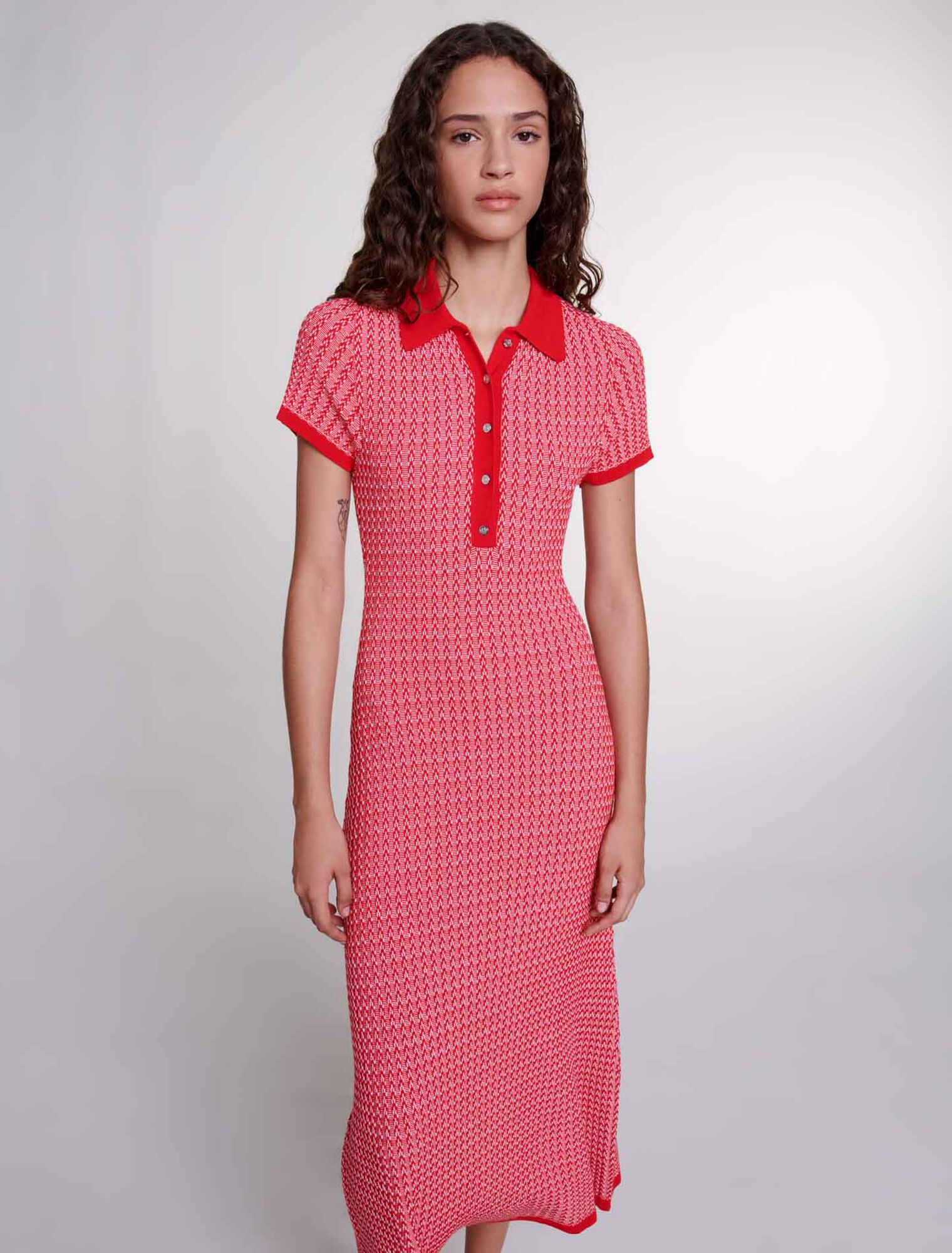 Langes Kleid mit Fischgrätmuster