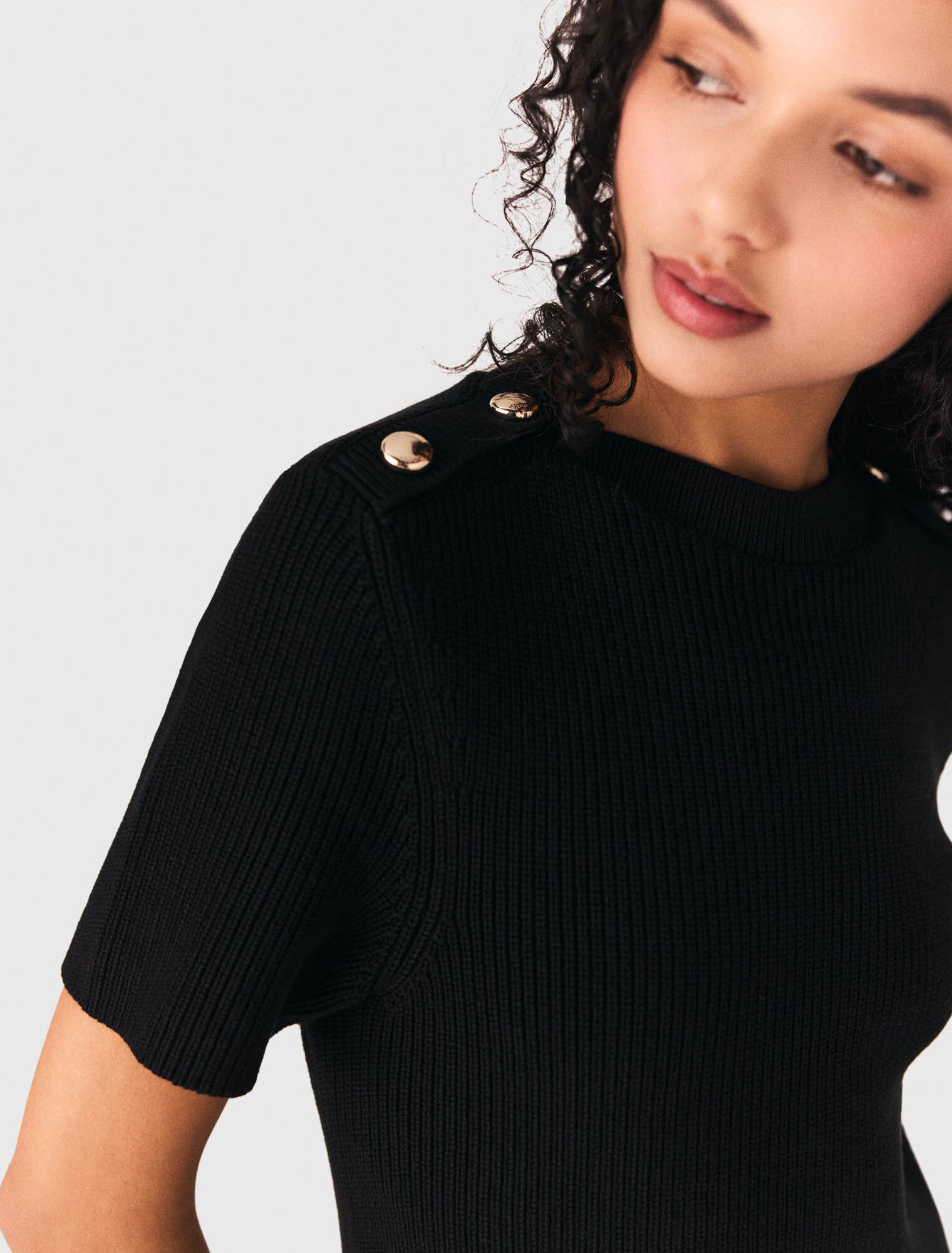 Kurzes Kleid aus Strick und Taft